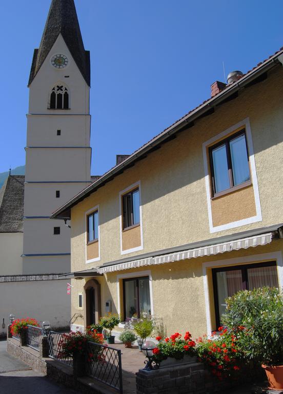 Fruehstueckspension Kirchenwirt Obervellach Eksteriør billede