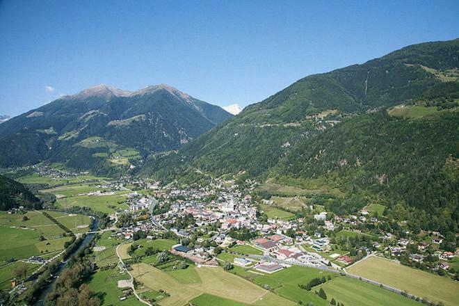 Fruehstueckspension Kirchenwirt Obervellach Eksteriør billede