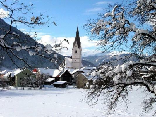 Fruehstueckspension Kirchenwirt Obervellach Eksteriør billede